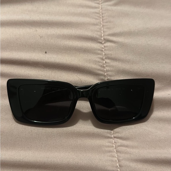 Versace Sleek Black Sunglasses - Picture 1 of 3
